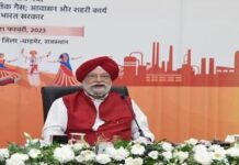 बाड़मेर रिफाइनरी “रेगिस्तान का नगीना“ साबित होगी जो रोजगार, अवसर और खुशी लेकर लाएगी : पेट्रोलियम मंत्री पुरी हरदीप सिंह पुरी एचआरआरएल कॉम्प्लेक्स में संबोधित करते हुए
