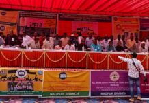 पीएम मोदी के निर्वाचन क्षेत्र वाराणसी में कोयला पेंशनभोगियों का धरना वाराणसी में धरना प्रदर्शन करते कोयला पेंशनभगी