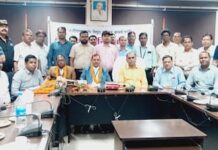 CG : मड़वा संयंत्र से सेवानिवृत्त हुए अधीक्षण अभियंता एवं अनुभाग अधिकारी को दी गई विदाई
