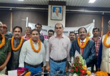 मड़वा संयंत्र से सेवानिवृत्त हुए अतिरिक्त मुख्य अभियंता एवं 4 अन्य को दी गई भावपूर्ण विदाई