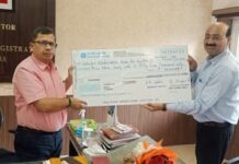 एसईसीएल कोरबा: मानिकपुर पोखरी को ईको पार्क में बदलने 5.60 करोड़ रुपए का चेक कलेक्टर को सौंपा गया