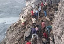 एसईसीएल दीपका : कोयला चोरी करने गए थे, खदान में मिट्टी धंसने से तीन दबे, एक की मौत