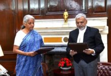 वित्त मंत्री ने GSTAT के पहले अध्यक्ष के रूप में संजय कुमार मिश्रा को दिलाई शपथ
