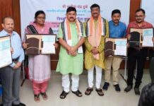MCL signs to promote digital education
