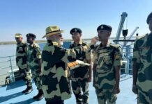 PM मोदी ने गुजरात के कच्छ पहुंच जवानों के साथ मनाई दिवाली