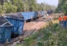 छत्तीसगढ़ : कोयला लोड मालगाड़ी हुई डिरेल, इंजन और 23 डिब्बे पलटे, ट्रेनें हुईं प्रभावित