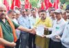 NCL : दूषित पानी से उबले श्रमिक, ककरी परियोजना में कोयला श्रमिक सभा ने किया GM कार्यालय का घेराव