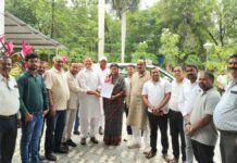 बिलासपुर में घंटों खड़ी रहने वाली 4 ट्रेनें कोरबा-गेवरा रोड तक चलाने की मांग, INTUC ने सांसद को सौंपा ज्ञापन
