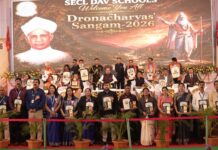 Governor Ramen Deka Felicitates DAV School Teachers at Dronacharya Sangam Ceremony