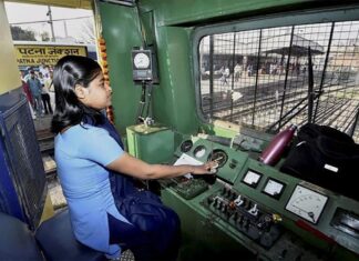 रेल कर्मचारियों के लिए बड़ा फैसला, 2026 के नए असाधारण पेंशन नियम लागू
